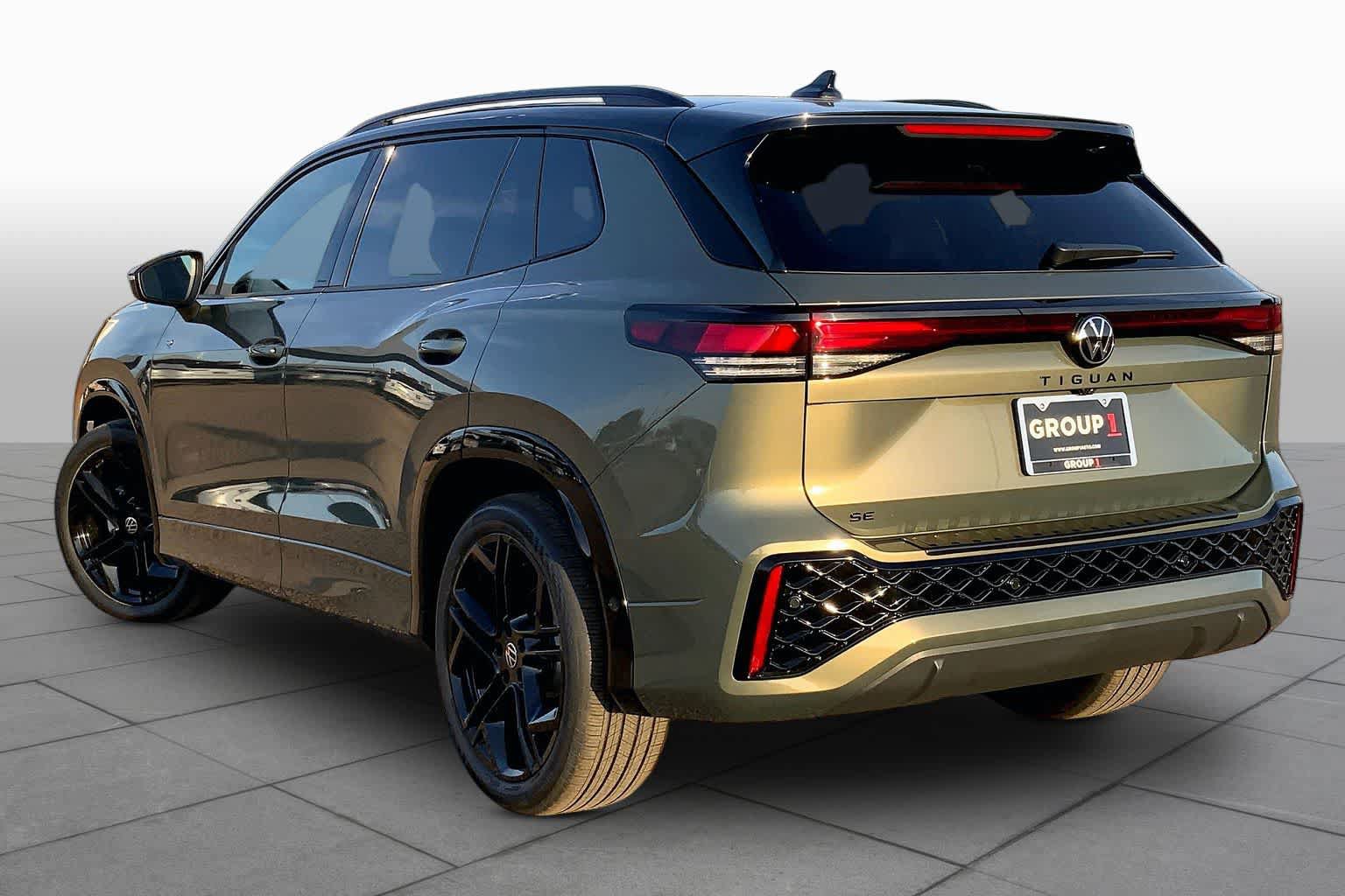 New 2026 Volkswagen Tiguan SE R-Line FWD image 9