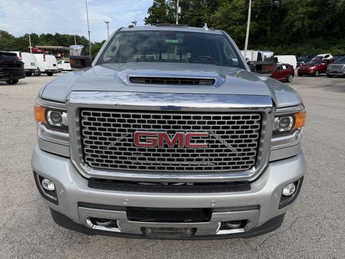 Used 2017 GMC Sierra 2500 Denali w/ Duramax Plus Package AWD/4WD image 2