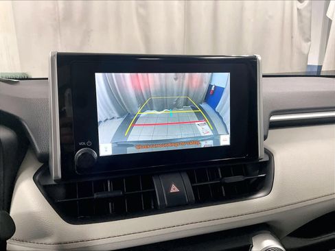 Used 2025 Toyota RAV4 XLE image 19