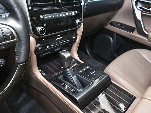 Used 2023 Lexus GX 460 Premium image 41