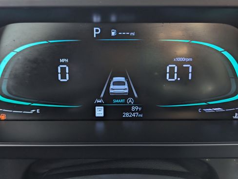 Used 2024 Hyundai Elantra SE image 12