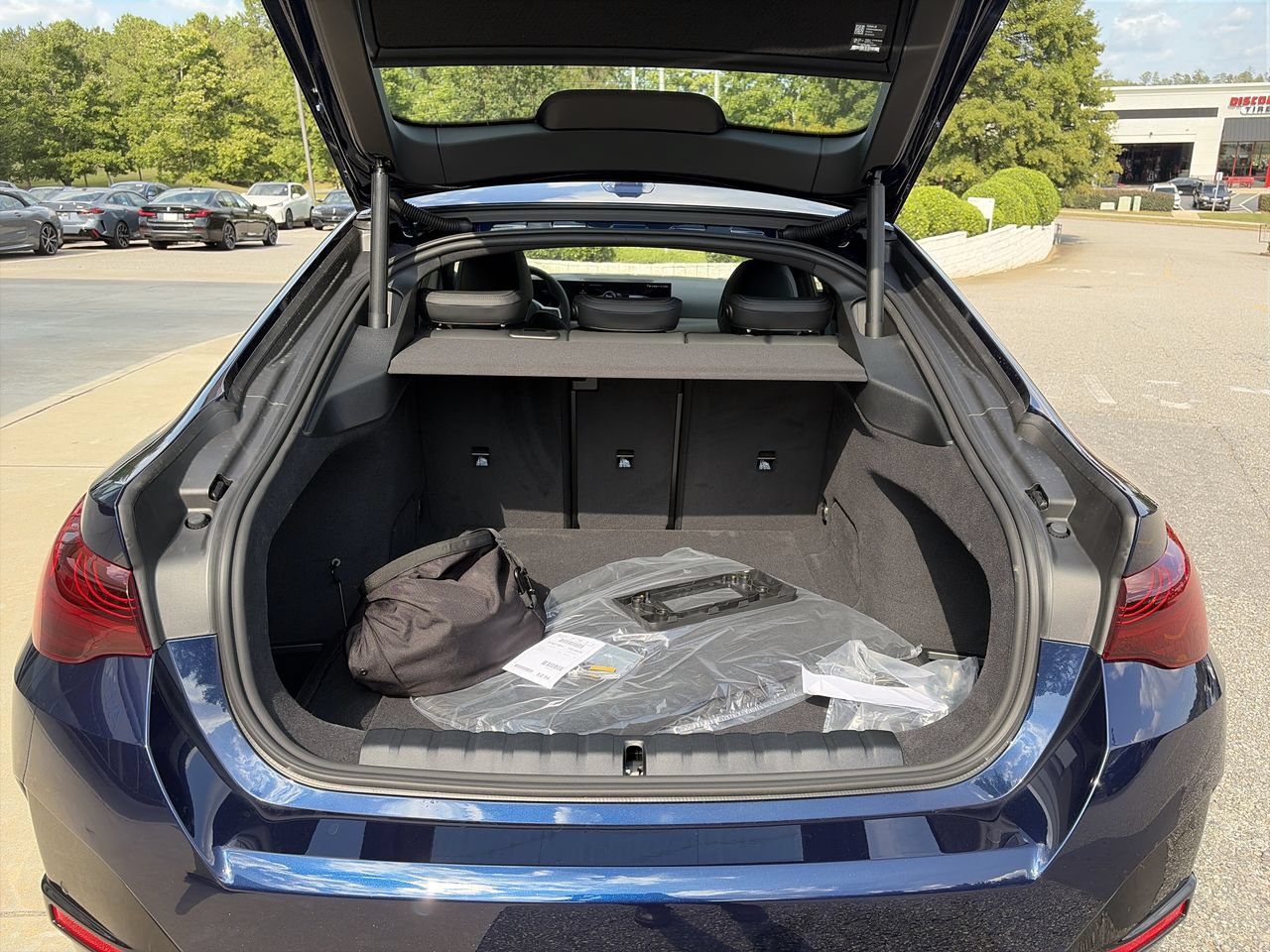 New 2026 BMW i4 eDrive40 w/ M Sport Package RWD image 36