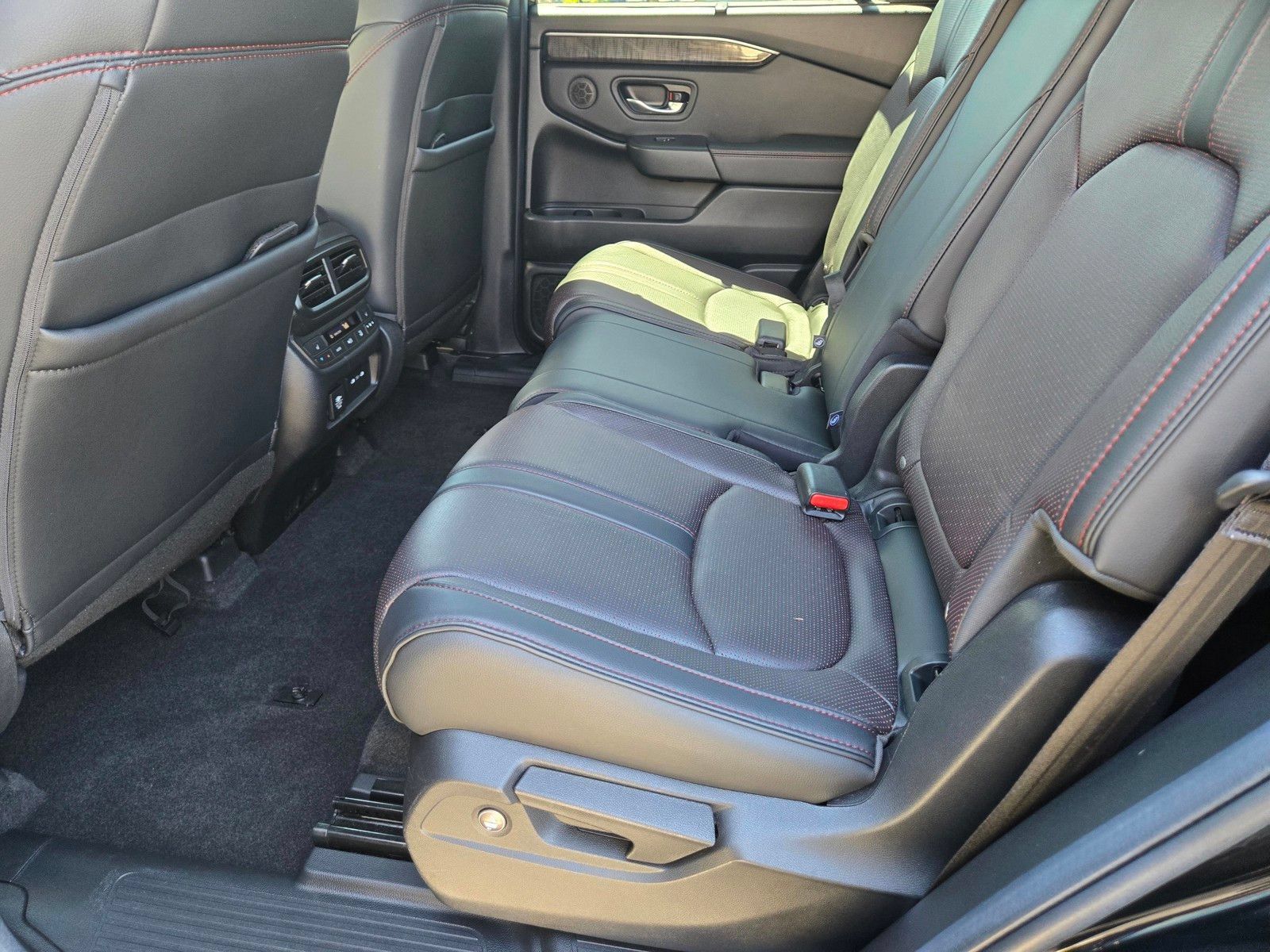Certified 2025 Honda Pilot Black Edition image 16