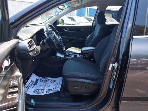 Used 2019 Kia Sorento AWD w/ LX Convenience Package image 2