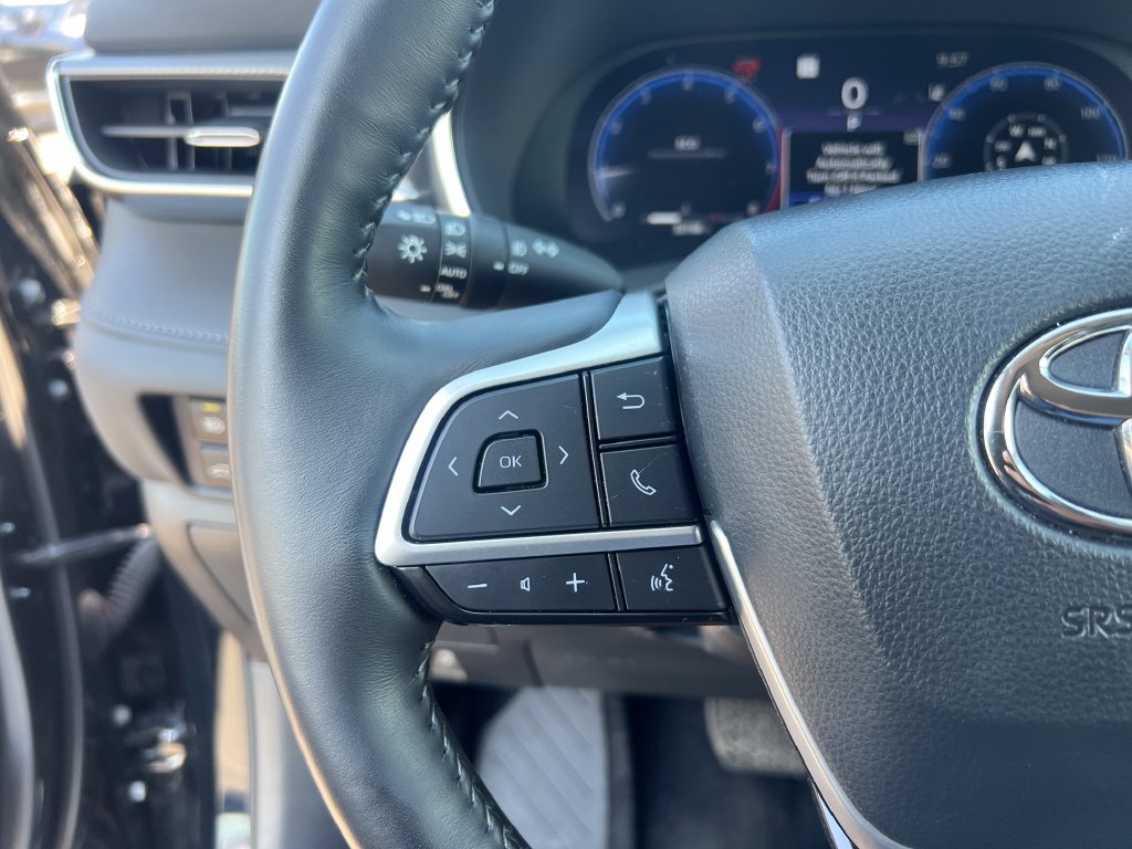 Used 2024 Toyota Highlander Platinum AWD/4WD image 16