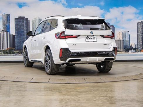 Used 2025 BMW X1 xDrive28i w/ Technology Package image 9