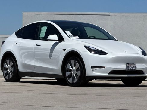 Used 2023 Tesla Model Y Long Range AWD/4WD image 6