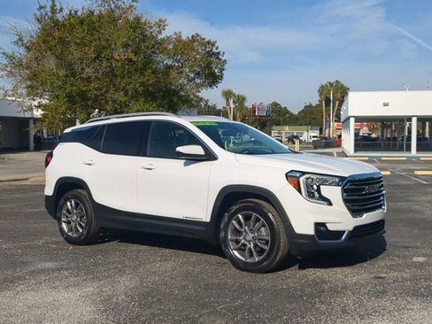 Used 2024 GMC Terrain SLT image 2