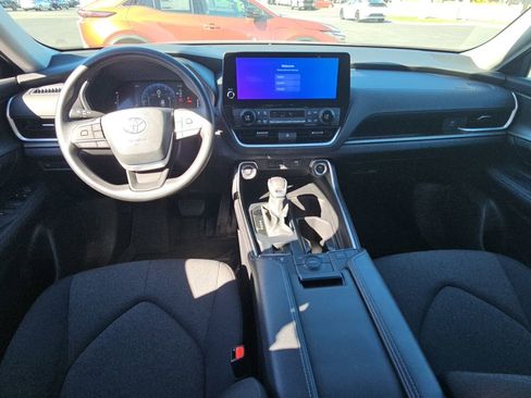 Certified 2025 Toyota Grand Highlander FWD image 9