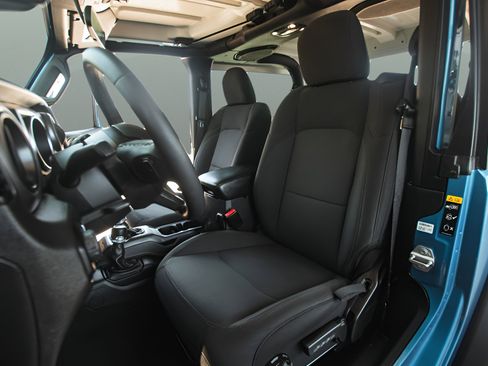 Used 2023 Jeep Wrangler Sport AWD/4WD image 15