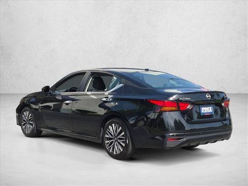 Used 2024 Nissan Altima 2.5 SV FWD image 8
