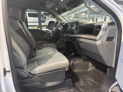 Used 2025 Ford F550 4x4 Crew Cab Super Duty w/ XL Chrome Package image 6