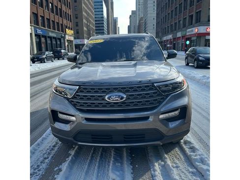 Used 2023 Ford Explorer XLT w/ Equipment Group 202A image 3