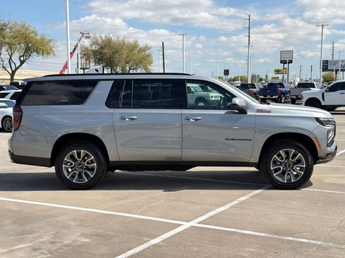 Used 2025 Chevrolet Suburban Z71 image 8