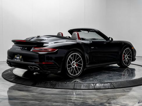 Used 2019 Porsche 911 Turbo image 17