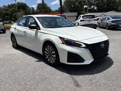 Used 2024 Nissan Altima 2.5 SV FWD image 7