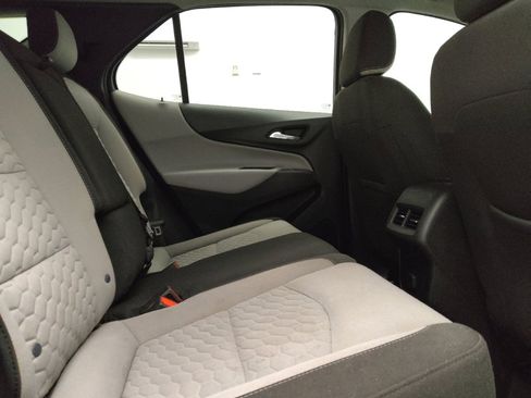 Used 2018 Chevrolet Equinox LT FWD image 19