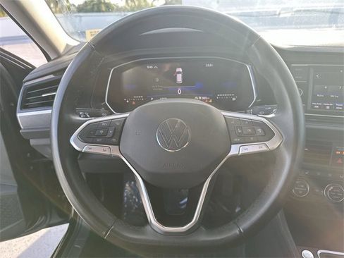 Used 2024 Volkswagen Jetta SE image 11