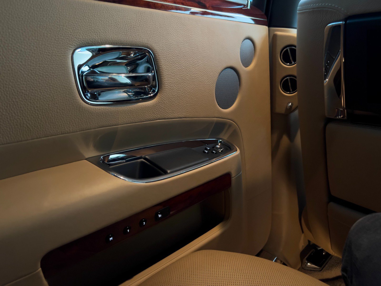 Used 2013 Rolls-Royce Ghost RWD image 52