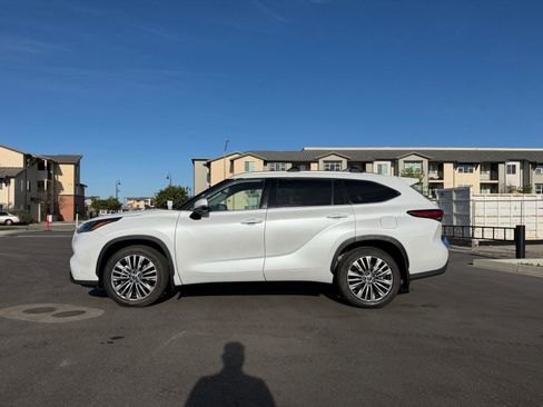 Used 2023 Toyota Highlander Platinum image 20