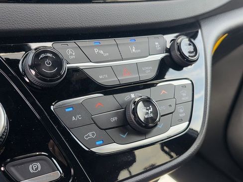 New 2026 Chrysler Voyager LX image 17