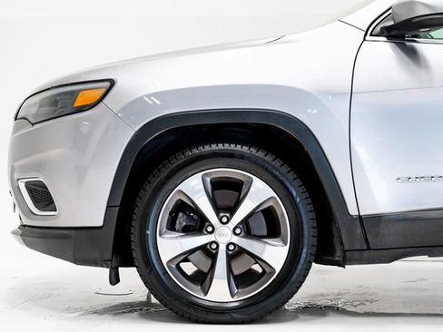Used 2019 Jeep Cherokee Limited FWD image 32