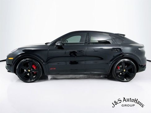 Used 2022 Porsche Cayenne GTS w/ Premium Package Plus image 4