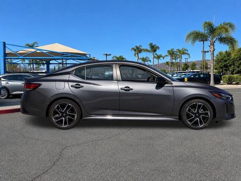 Used 2025 Nissan Sentra SR FWD image 3