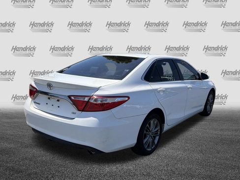 Used 2017 Toyota Camry SE w/ Moonroof Package FWD image 10