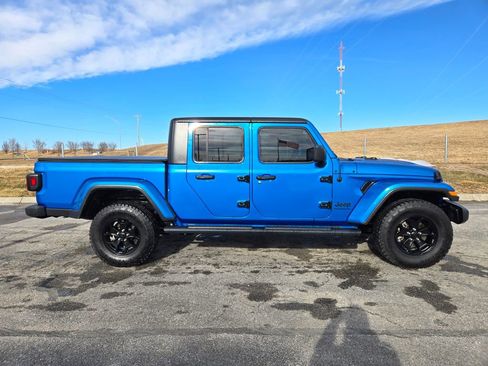 Used 2023 Jeep Gladiator Overland w/ Cold Weather Group image 2