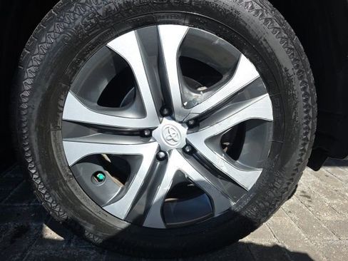 Used 2018 Toyota RAV4 LE w/ All Weather Liner Package AWD/4WD image 7