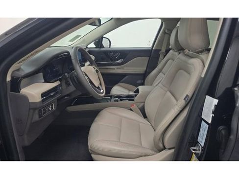Used 2024 Lincoln Corsair AWD w/ Towing Package image 6