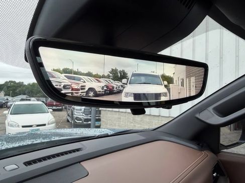 Used 2025 Chevrolet Tahoe High Country AWD/4WD image 25