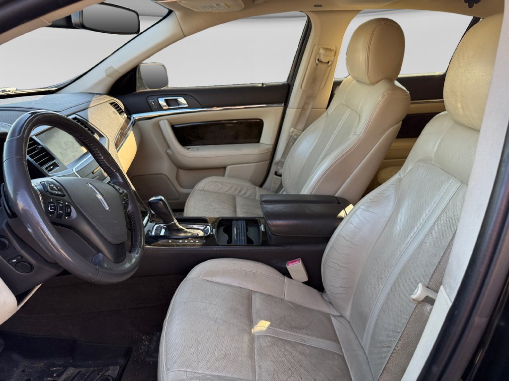 Used 2013 Lincoln MKS AWD image 17