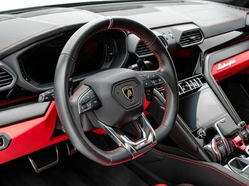 Used 2022 Lamborghini Urus image 13