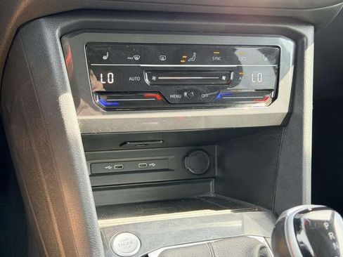 Used 2024 Volkswagen Tiguan SE image 21