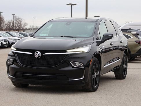 Used 2023 Buick Enclave Essence w/ Sport Touring Edition image 6