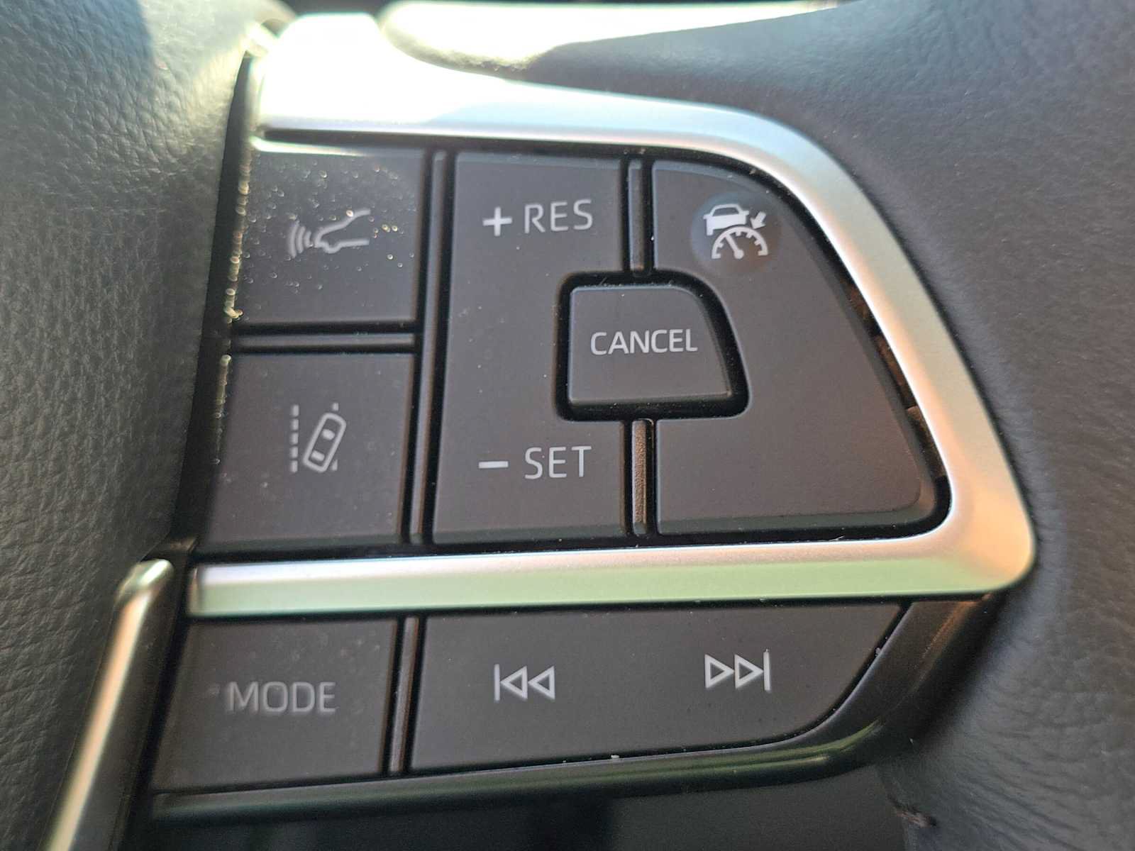 Certified 2026 Toyota Sienna XLE FWD image 33