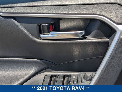 Used 2021 Toyota RAV4 XLE AWD/4WD image 10