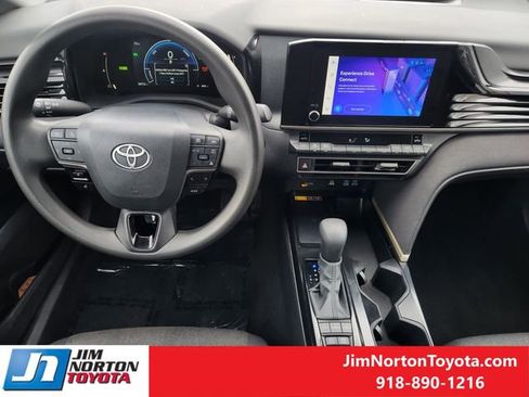 Used 2025 Toyota Camry LE image 27