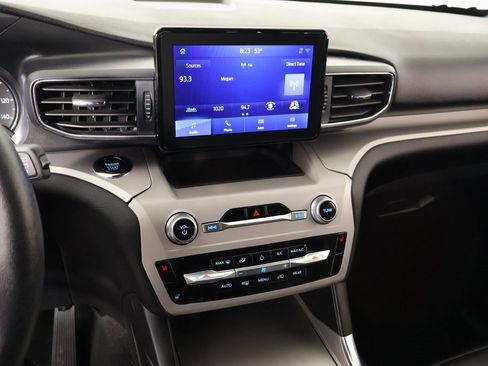 Used 2023 Ford Explorer XLT w/ Equipment Group 202A image 5
