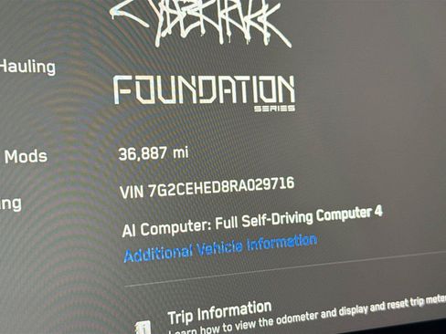 Used 2024 Tesla Cybertruck AWD Crew Cab image 18