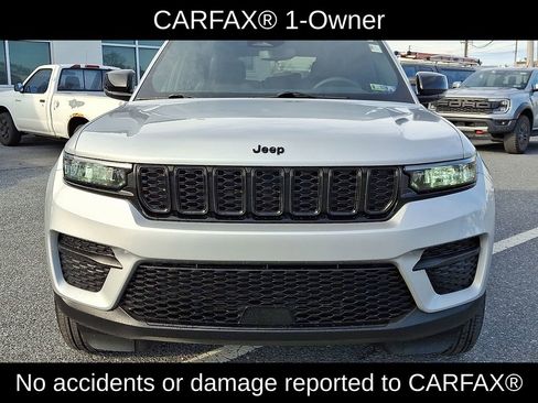 Used 2024 Jeep Grand Cherokee Altitude image 2