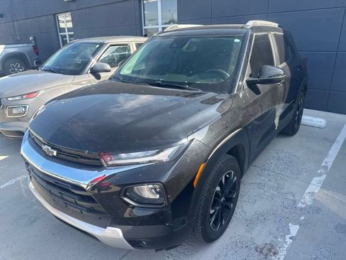 Used 2023 Chevrolet TrailBlazer LT w/ Convenience Package AWD/4WD image 2