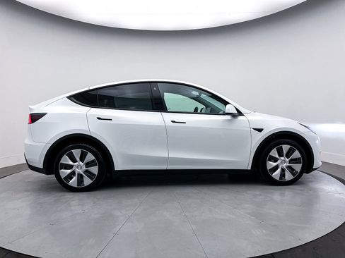 Used 2021 Tesla Model Y Long Range image 34