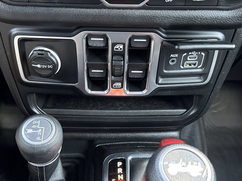Used 2024 Jeep Wrangler Unlimited Sport AWD/4WD image 27