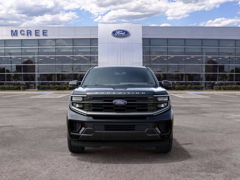 New 2027 Ford Expedition Max Platinum w/ Driver's Package RWD image 3