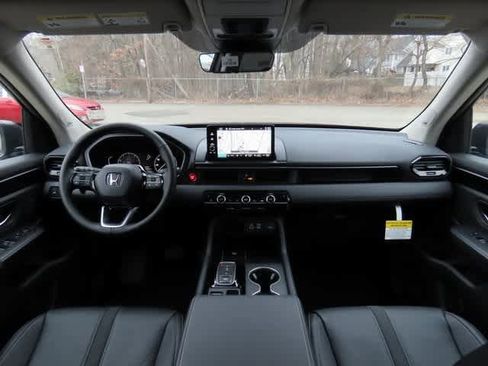 New 2025 Honda Pilot Touring image 19