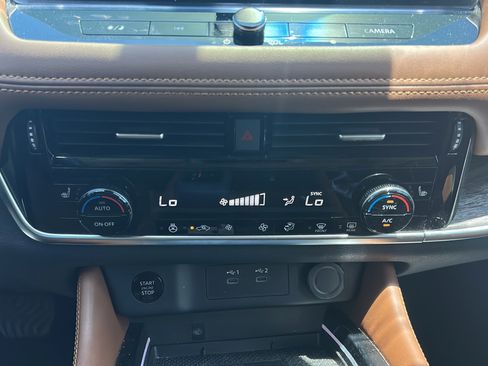 Used 2024 Nissan Rogue Platinum FWD image 23
