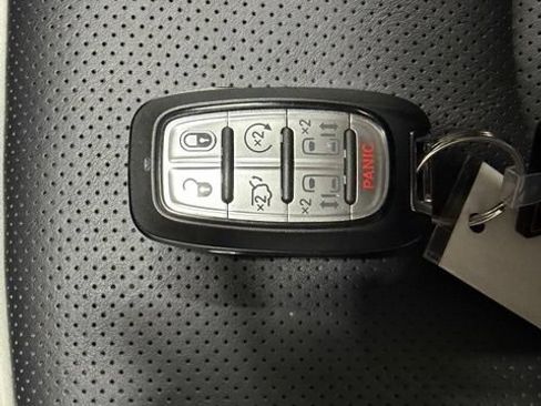 Used 2025 Chrysler Pacifica Limited AWD/4WD image 54